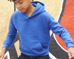  Felpa Organica Ecosostenibile Bambino Unisex AWDis felpata con cappuccio, polsi e fondo costina, tasche etichetta strappabile, tinta unita JH201J Kids Organic Hoodie 626AW5B E3Ssport.it Stampa RicamoE3Ssport  E3S